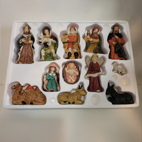 Danson Decor 12 Piece Porcelain Religious Figurines Nativity set - Picture 2 of 6